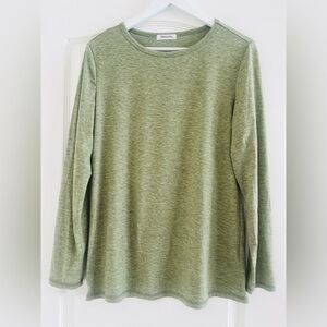 Sheroco Women's Long Sleeve Tee in Heather Sage Green